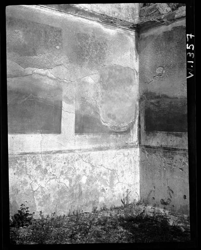 230451 Bestand-D-DAI-ROM-W.1357.jpg
VI.7.19 Pompeii. W.1357. North-east corner with remains of painted decoration in cubiculum on north side of atrium.
Photo by Tatiana Warscher. With kind permission of DAI Rome, whose copyright it remains.
See http://arachne.uni-koeln.de/item/marbilderbestand/230451
