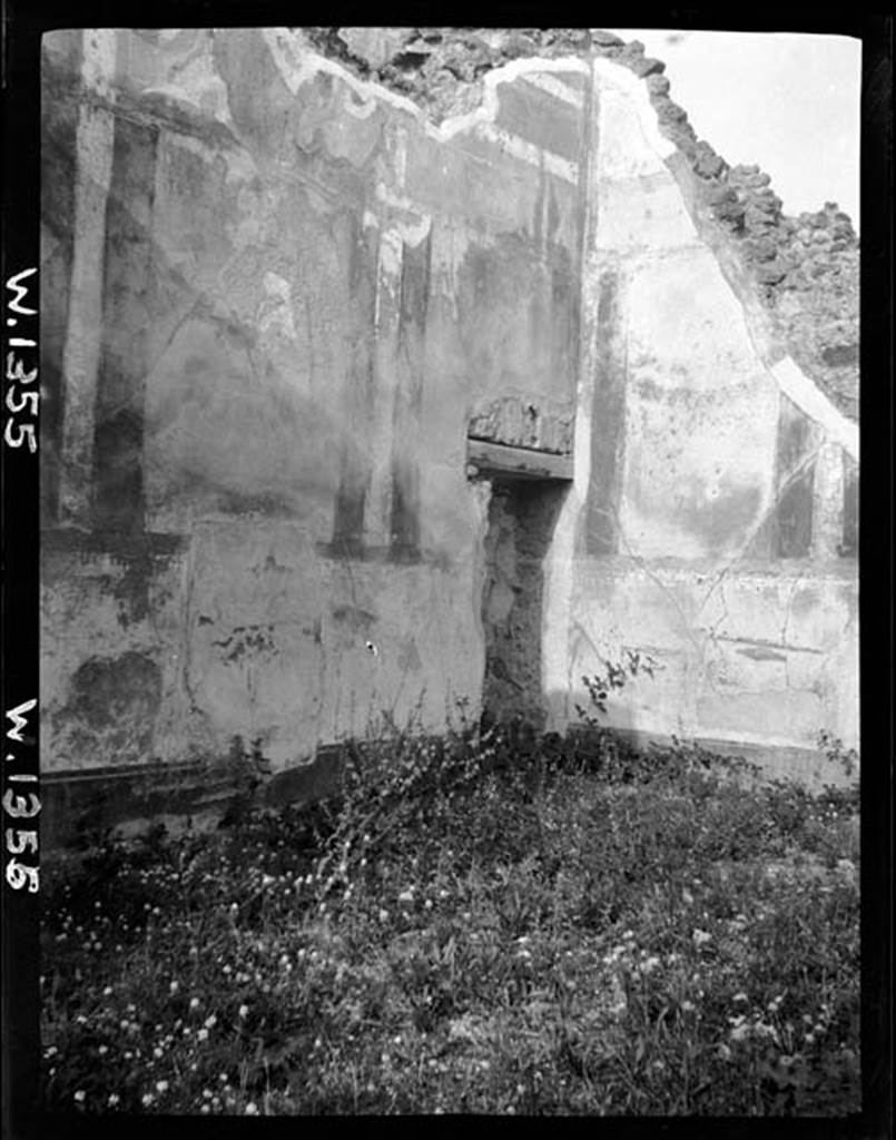 230616 Bestand-D-DAI-ROM-W.1355.jpg
VI.7.19 Pompeii. W.1355. North-east corner of exedra/oecus/triclinium, with small doorway into area under stairs.
Photo by Tatiana Warscher. With kind permission of DAI Rome, whose copyright it remains.
See http://arachne.uni-koeln.de/item/marbilderbestand/230616