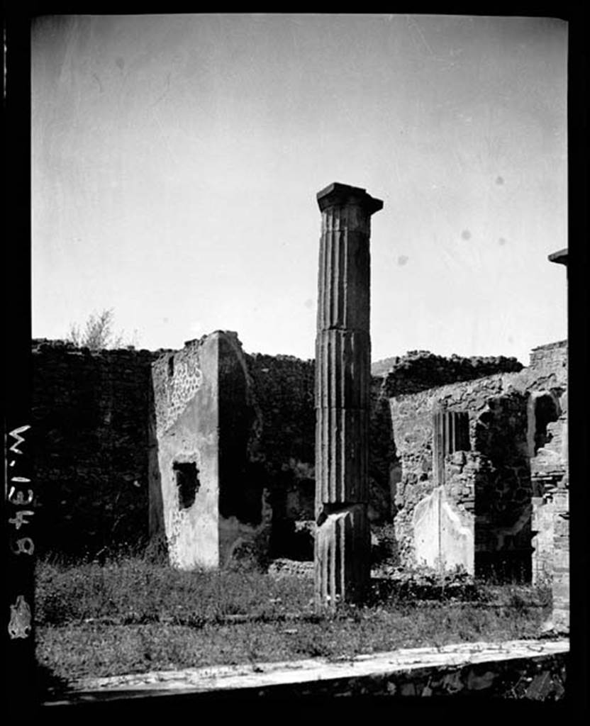 230793 Bestand-D-DAI-ROM-W.1348.jpg
VI.7.19 Pompeii. W.1348. Looking towards north-west side of peristyle, from rear of tablinum.
Photo by Tatiana Warscher. With kind permission of DAI Rome, whose copyright it remains.
See http://arachne.uni-koeln.de/item/marbilderbestand/230793