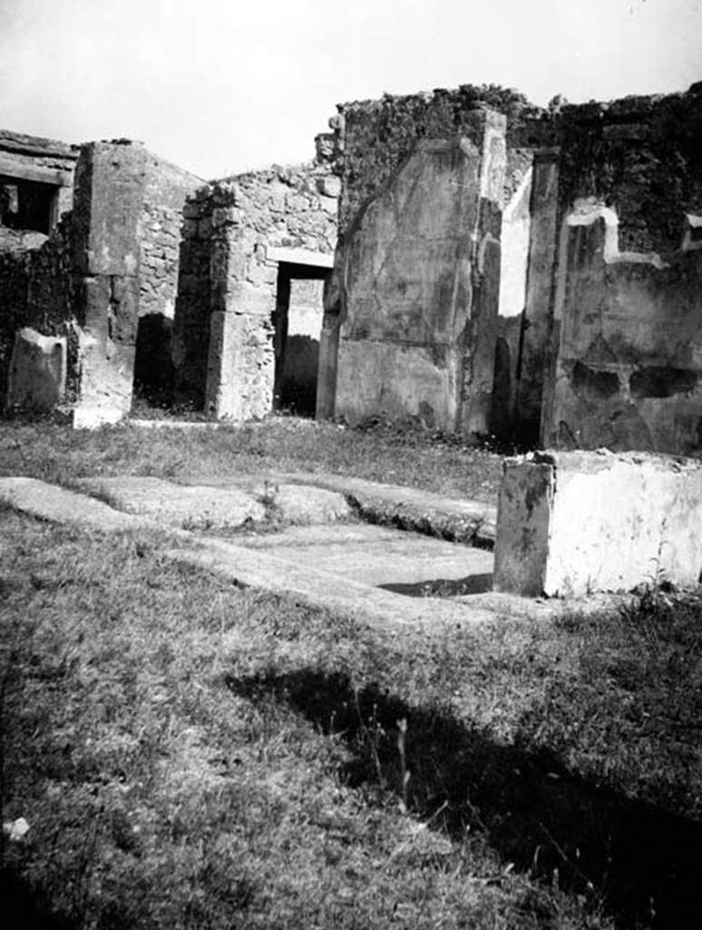 230777 Bestand-D-DAI-ROM-W.1224.jpg
VI.7.20 Pompeii. W.1224. Looking across impluvium in atrium towards south-east corner.
Photo by Tatiana Warscher. With kind permission of DAI Rome, whose copyright it remains.
See http://arachne.uni-koeln.de/item/marbilderbestand/230777
