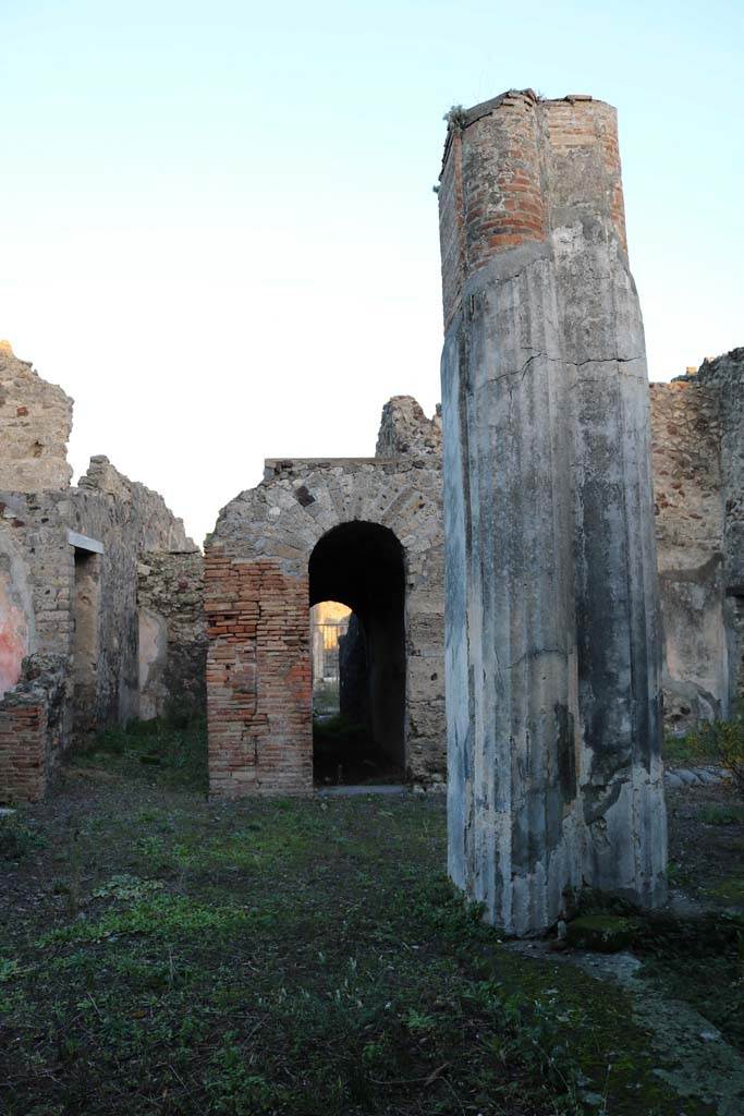 VI.7.20 Pompeii. December 2018.
Looking east from north portico. Photo courtesy of Aude Durand.
