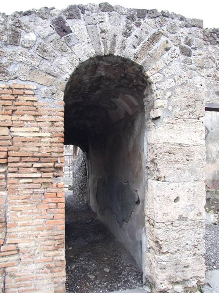 VI.7.20 Pompeii. December 2006. Looking east from peristyle, along corridor from peristyle of VI.7.20 to atrium of VI.7.21. On the right would be the small exedra with medallions.