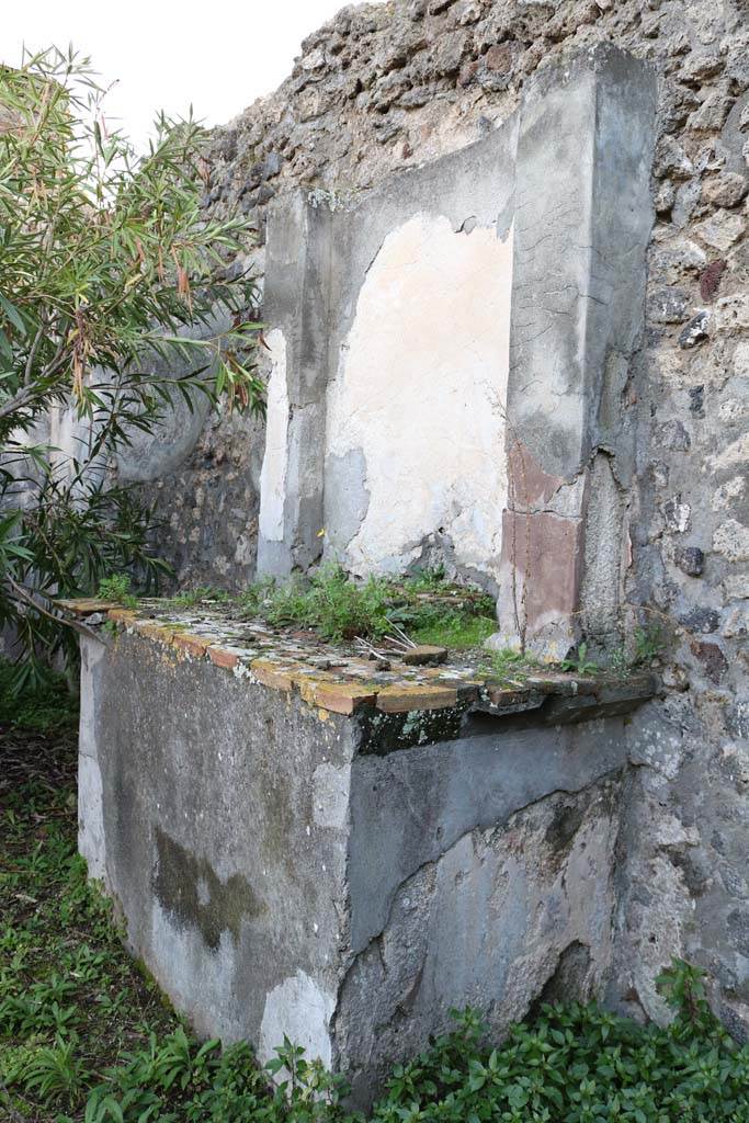 VI.7.20 Pompeii. December 2018.
Shrine on rear west wall of peristyle. Photo courtesy of Aude Durand.