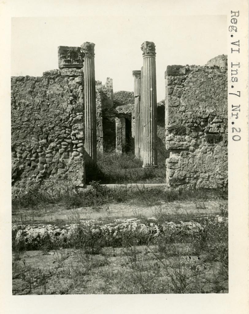 VI.7.21 Pompeii, but numbered as VI.7.20 on photo. Pre-1937-1939.
Entrance doorway with capital on south side.
Photo courtesy of American Academy in Rome, Photographic Archive. Warsher collection no. 412.