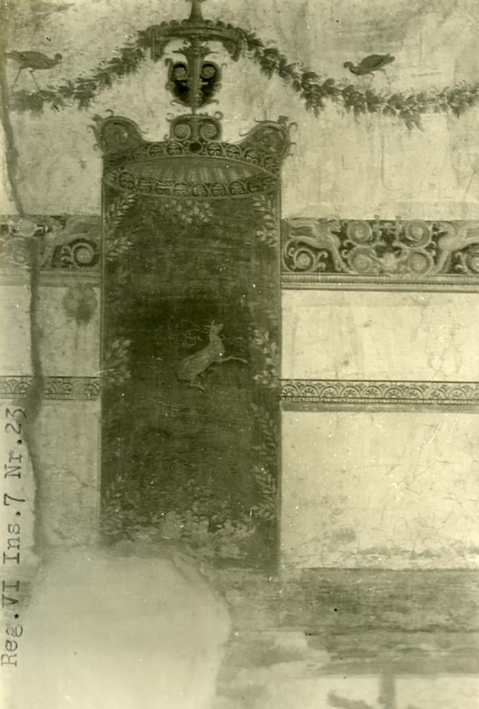 VI.7.23 Pompeii. Pre-1937-39. Detail from upper east end of south wall of tablinum.
Photo courtesy of American Academy in Rome, Photographic Archive. Warsher collection no. 1669.