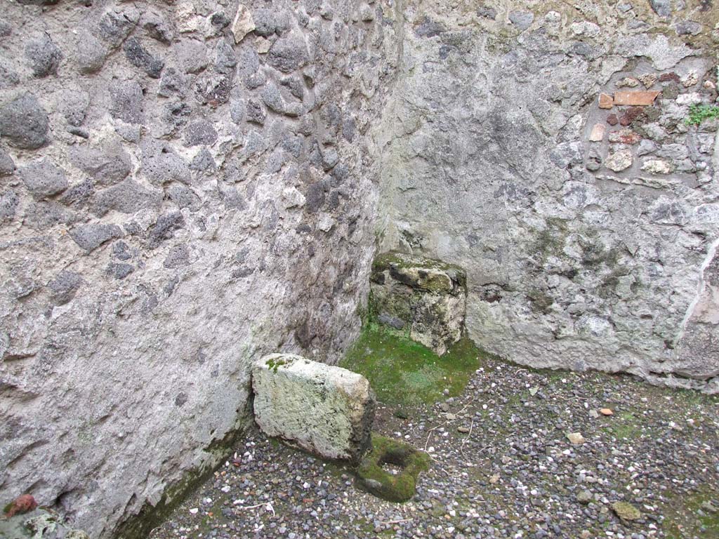 VI.7.23 Pompeii. December 2006. Room adjoining kitchen, looking towards north-west corner.
According to Fiorelli, near the kitchen was another rustic room with a bench supported by brick, for preparing food.
See Pappalardo, U., 2001. La Descrizione di Pompei per Giuseppe Fiorelli (1875). Napoli: Massa Editore. (p.59)
According to Hobson, this could be the site of a possible additional latrine.
See Hobson, B., 2009. Pompeii, Latrines and Down Pipes. BAR International series 2041. Oxford. Hadrian Books. (p.232)