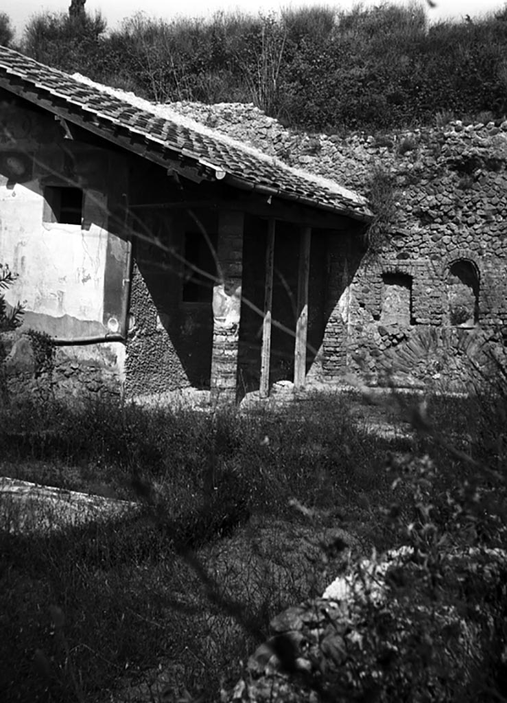VI.7.23 Pompeii. W.1192. Looking north to bedroom and summer triclinium.
Photo by Tatiana Warscher. Photo © Deutsches Archäologisches Institut, Abteilung Rom, Arkiv.
