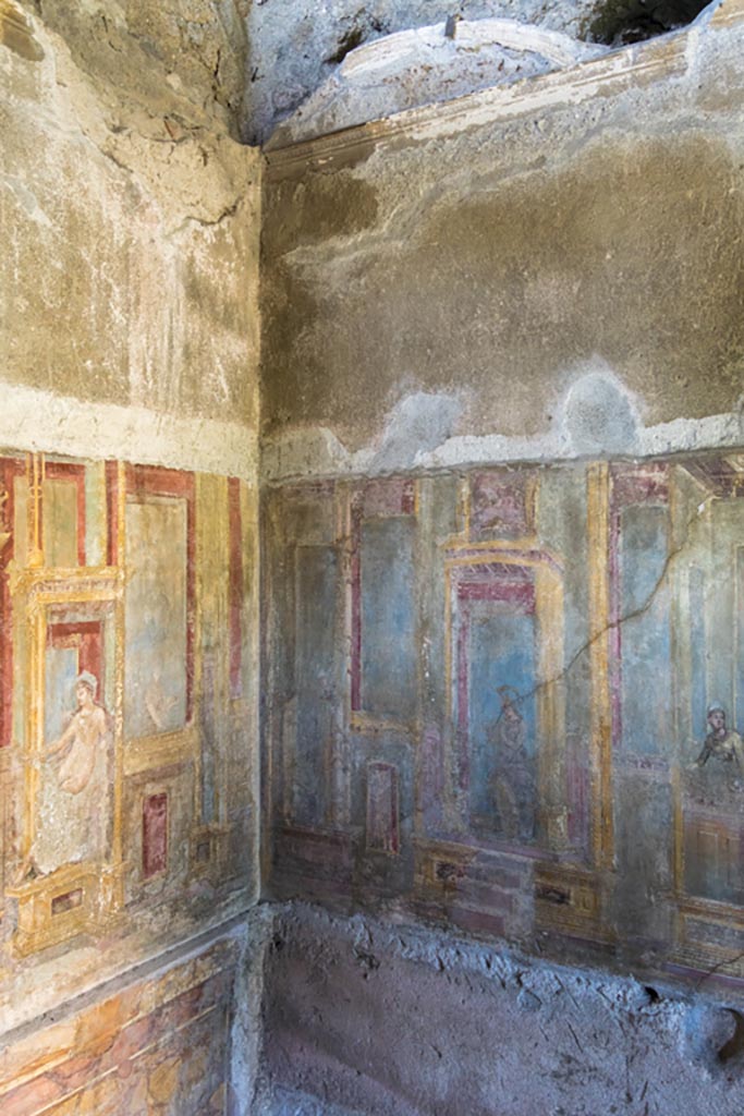 VI.7.23 Pompeii. October 2023.
North-west corner, north wall of west alcove. Photo courtesy of Johannes Eber.
.