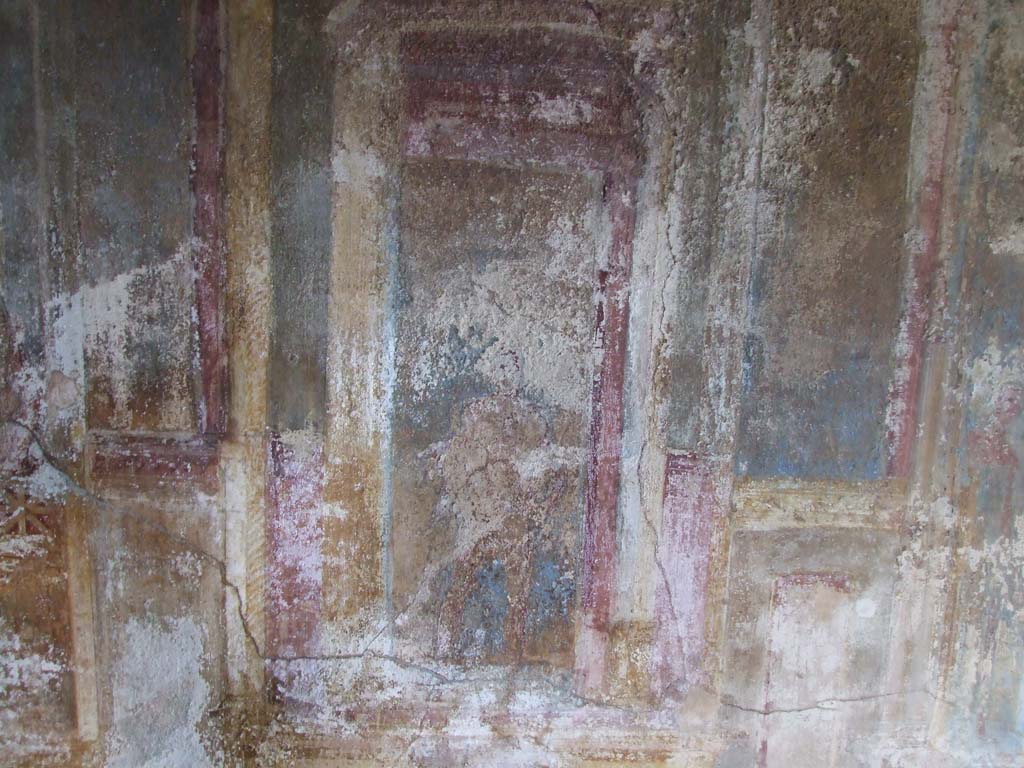 VI.7.23 Pompeii. December 2006. Cubiculum. North wall, east end. Marsyas with nebride (fawn-skin).
According to Caso this is the naked figure of Marsyas.
He is covered only on the shoulders by the nebride (skin of a fawn), the fluttering edges of which are seen behind his back.
In his hand is the tibia (double flute) thrown away by Athena.
See Caso L., in Rivista di Studi Pompeiani III, 1989, p. 121-2.