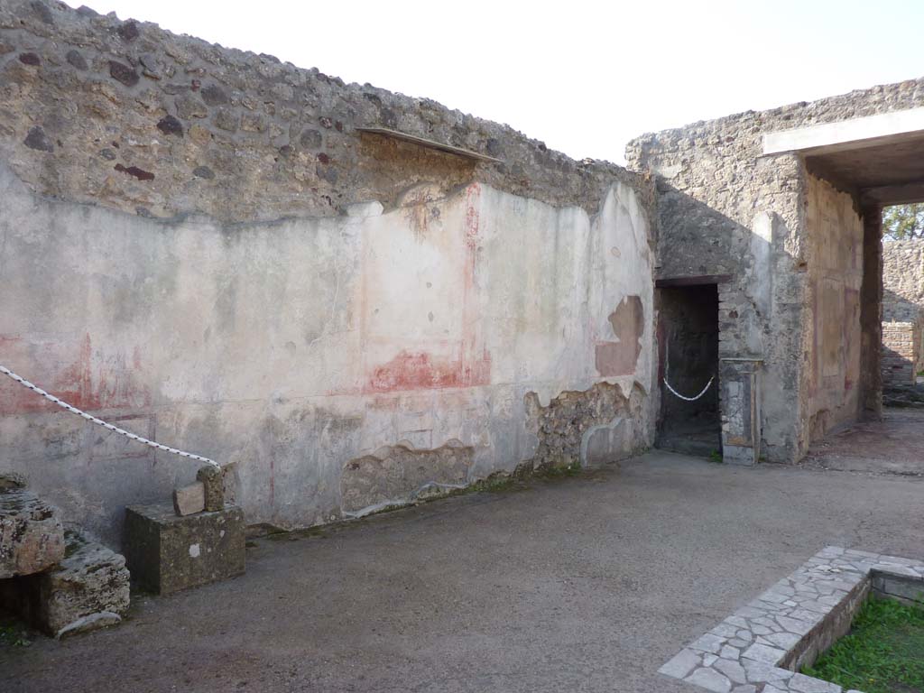 VI.7.23 Pompeii. October 2014. Looking west along south wall of atrium.
Foto Annette Haug, ERC Grant 681269 D�COR.
