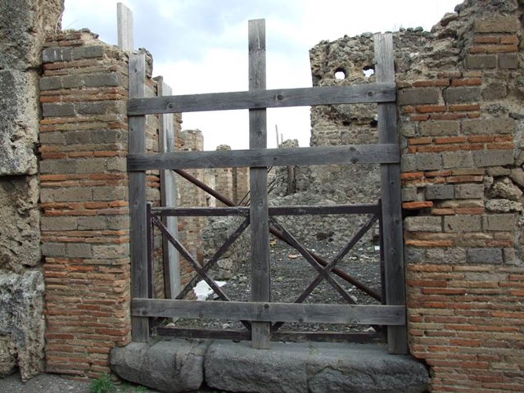 VI.8.2 Pompeii. December 2007. Rear entrance of VI.8.20.