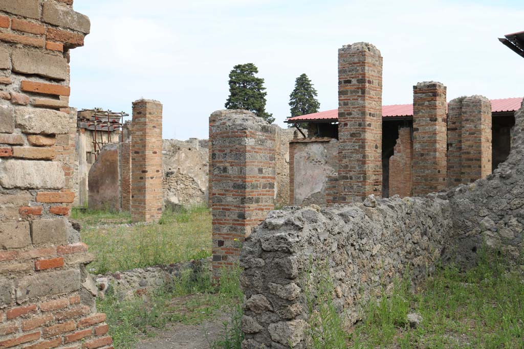 VI.8.2/20, Pompeii. December 2018.
Looking east towards room 18, and peristyle, from rear entrance at VI.8.2. Photo courtesy of Aude Durand.