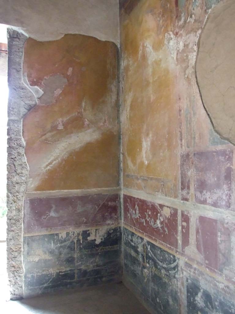 VI.8.3/5 Pompeii. March 2009. Room 12, north-west corner of dining room on east side of peristyle garden.