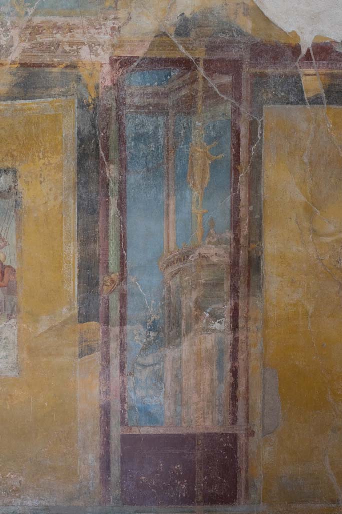 VI.8.3/5 Pompeii. April 2022.
Room 12, detail of architectural panel from south side of central painting on east wall.
Photo courtesy of Johannes Eber.