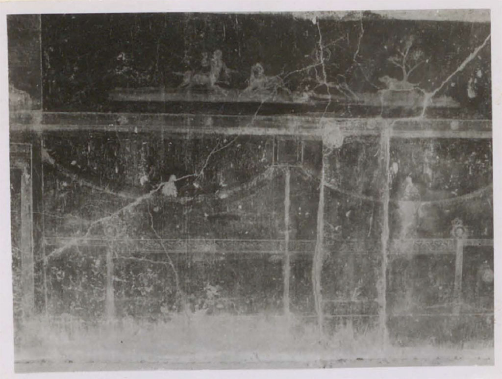VI.8.3 Pompeii. Pre-1942. Room 12, detail from zoccolo and predella under central panel on south wall.
See Warscher, T. 1942. Catalogo illustrato degli affreschi del Museo Nazionale di Napoli. Sala LXXX. Vol.2. Rome, Swedish Institute, p52.