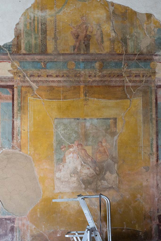VI.8.3/5 Pompeii. April 2022.
Room 12, centre and upper north wall of dining room. Photo courtesy of Johannes Eber.