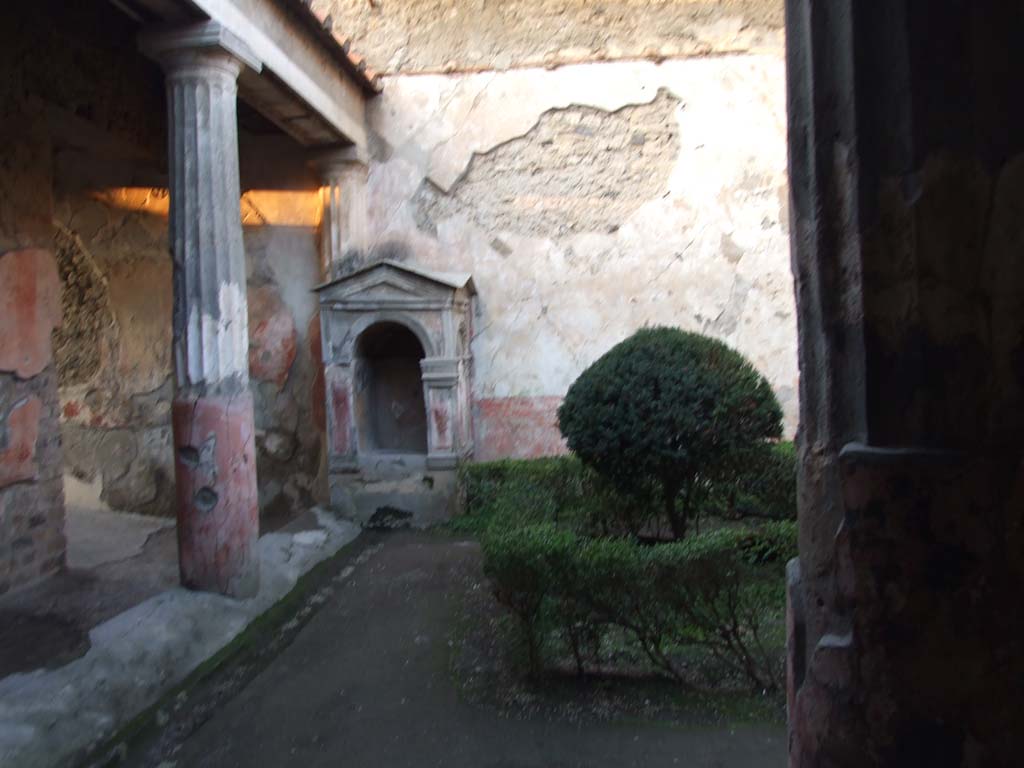 VI.8.3/5 Pompeii. December 2006. Peristyle, looking north.