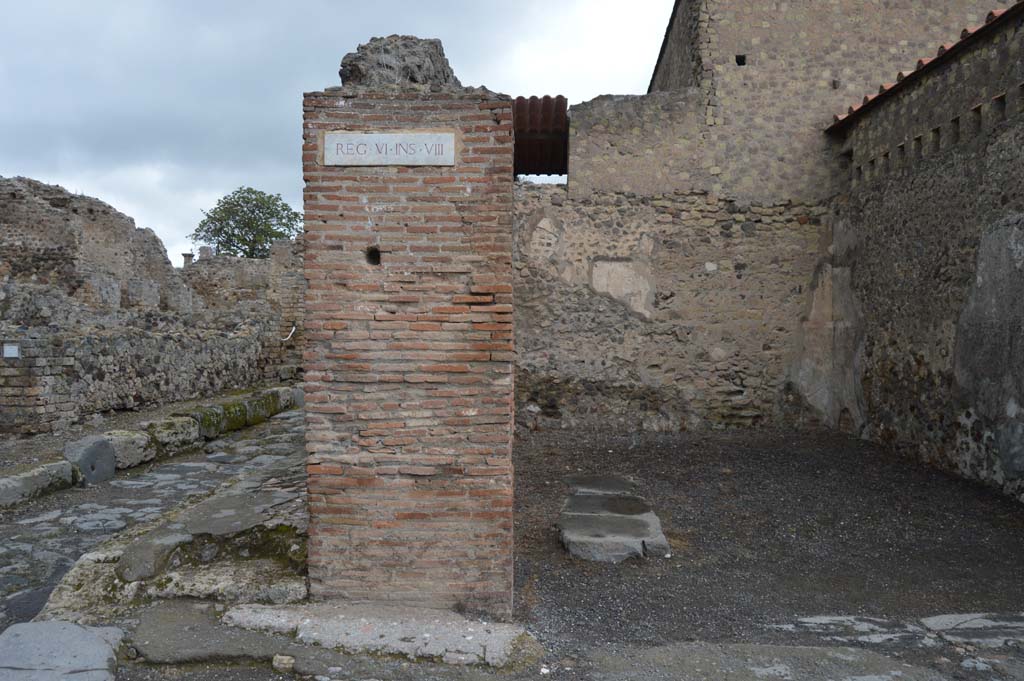 VI.8.4 Pompeii. March 2018. Looking north to pilaster on west side of entrance doorway.
Foto Taylor Lauritsen, ERC Grant 681269 DÉCOR.