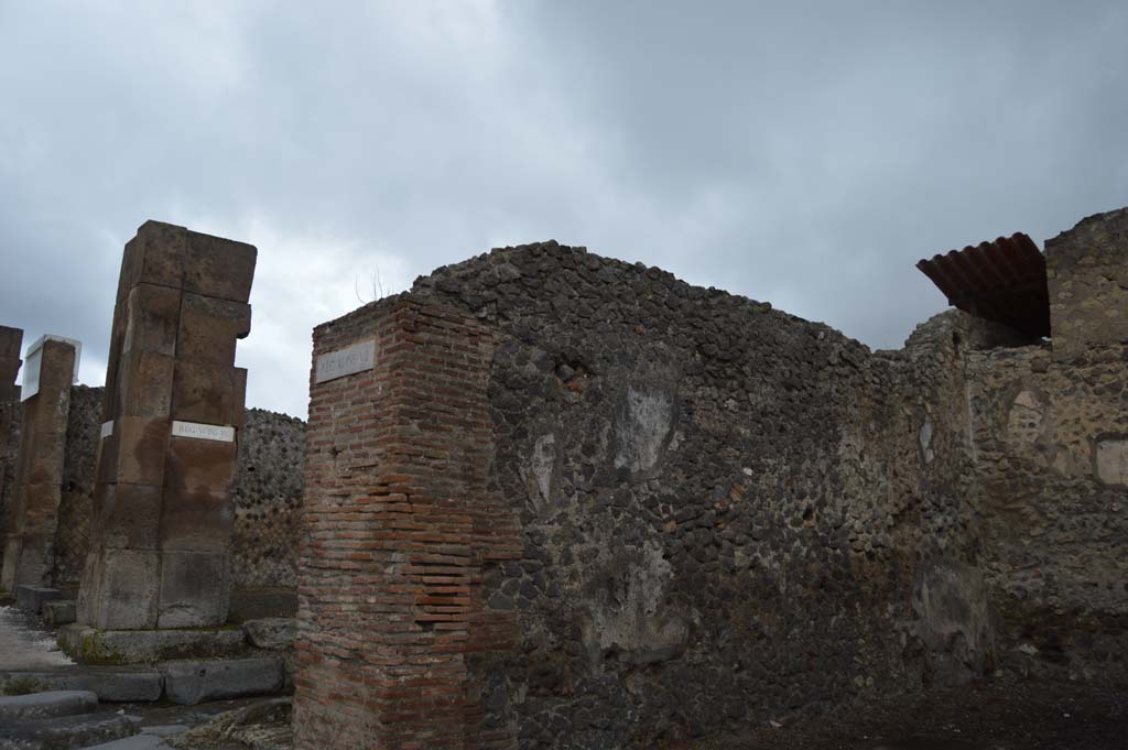 VI.8.4 Pompeii. March 2018. Looking towards west wall of shop.
Foto Taylor Lauritsen, ERC Grant 681269 DÉCOR