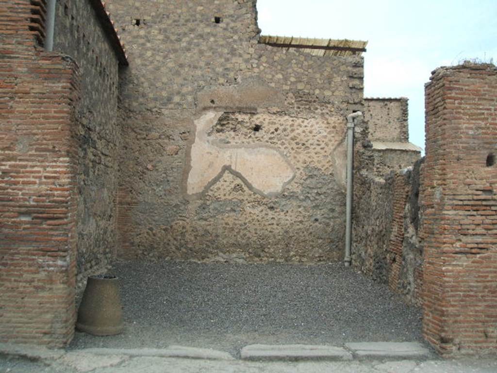 VI.8.6 Pompeii. May 2005. Looking north to shop entrance doorway.
According to Eschebach, on the right at the rear were stairs to the upper floor.
On the left was a doorway linking with the entrance corridor of VI.8.5.
See Eschebach, L., 1993. Gebäudeverzeichnis und Stadtplan der antiken Stadt Pompeji. Köln: Böhlau. (p.183)
According to De Jorio –
“Nella bottega a diritta del protyrum all’altezza di sei palmi dal suolo si rinvennero i resti dell’elegante pavimento a musaico della stanza superiore, quattro armille, due collane, e due orecchini di oro. La opposta bottega contenea varii utensili di bronzo, di terracotta, di ferro, e die osso.”
(Trans: In the shop on the right of the entrance corridor, at the height of “six palms” (1.58m) above the ground, were found the remains of the elegant mosaic floor of the upper room, four arm-bands, two necklaces, and two gold earrings. The opposite shop (VI.8.4) contained various utensils of bronze, of terracotta, of iron, and of bone.")
See De Jorio A., 1836. Guida di Pompei. Napoli: Fibreno, (p. 99).