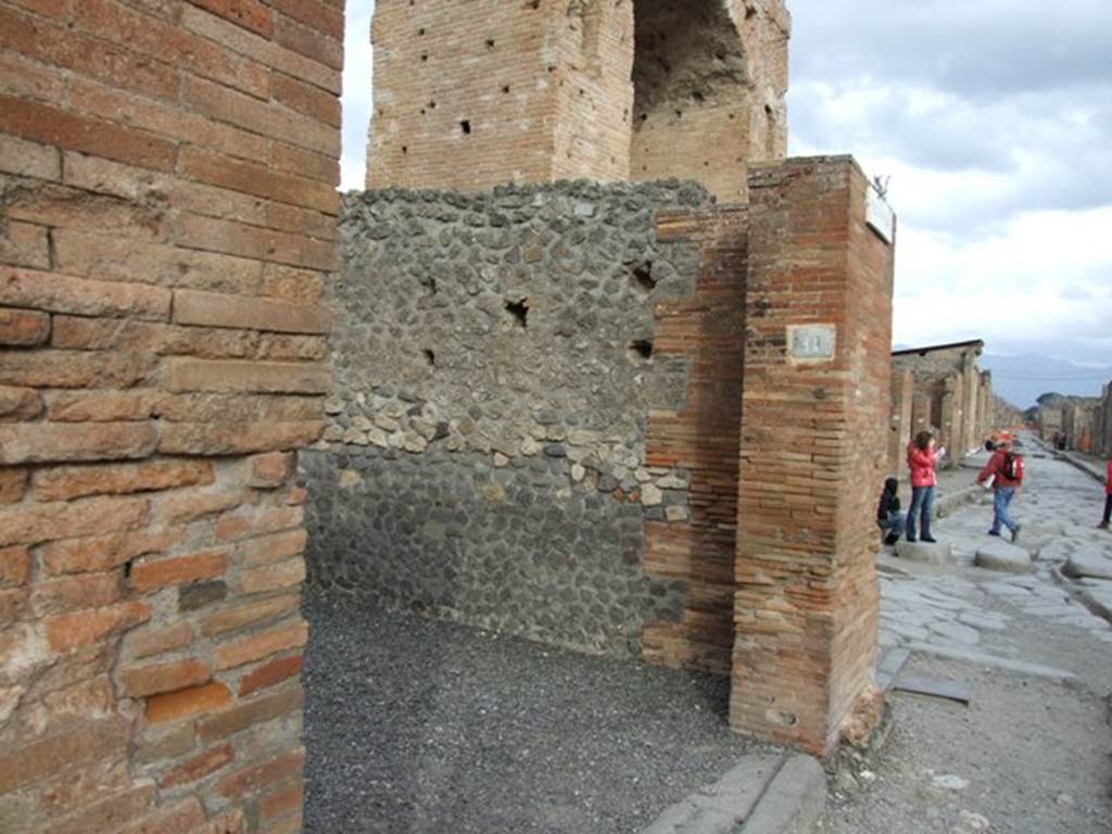 VI.8.11 Pompeii. Shop. December 2007. Entrance on Via delle Terme, looking east along Via della Fortuna.