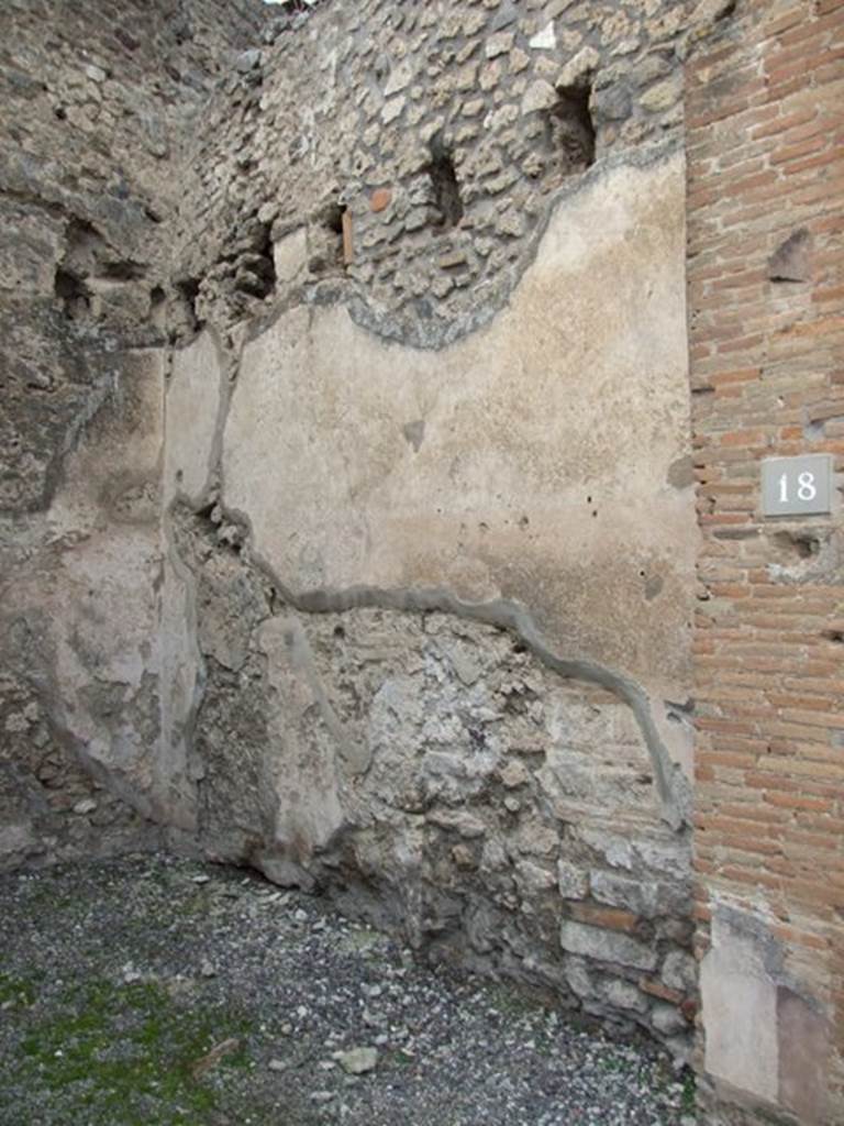 VI.8.18 Pompeii. Shop. December 2007. North wall.