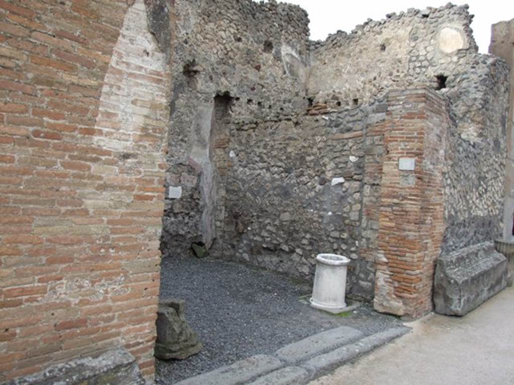 VI.8.19 Pompeii. Shop. December 2007. Entrance.
