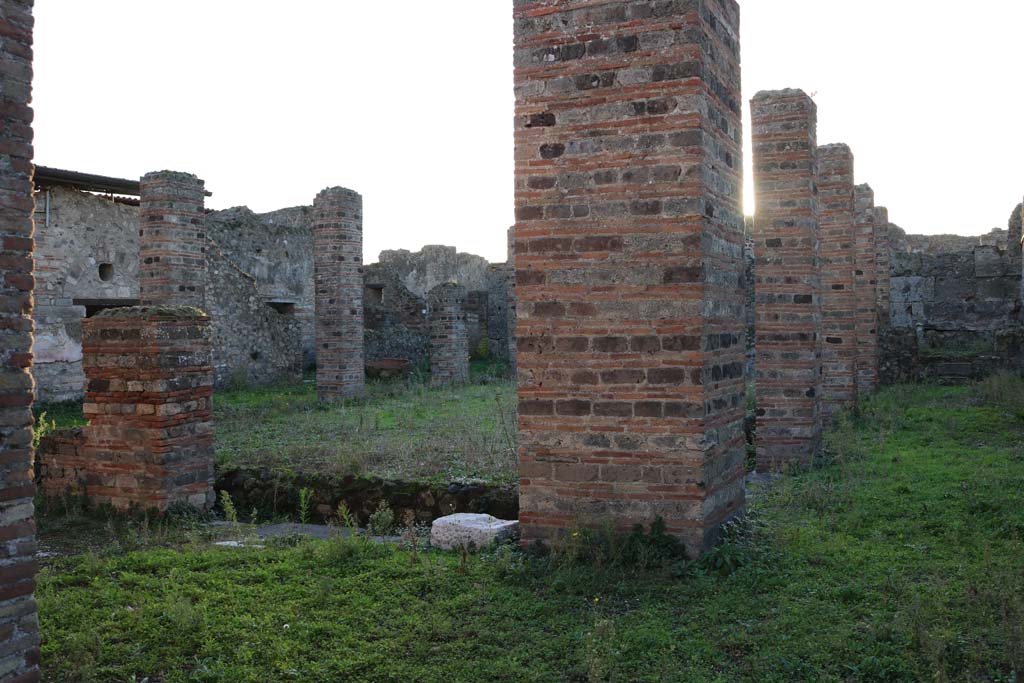 VI.8.20 Pompeii. December 2018.
Room 4, looking south-west across peristyle area, from east portico. Photo courtesy of Aude Durand.