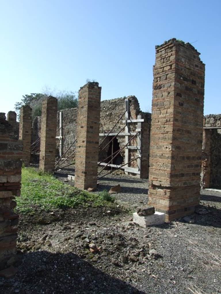VI.8.20 Pompeii. March 2009. Room 4, looking from east portico towards north-west, across peristyle area.