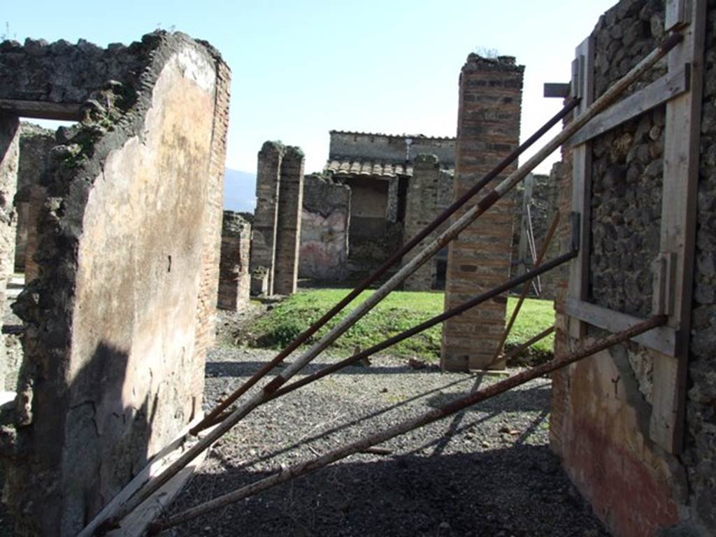 VI.8.21. Pompeii. March 2009. South wall of Tablinum, with entrance into peristyle of VI.8.20.