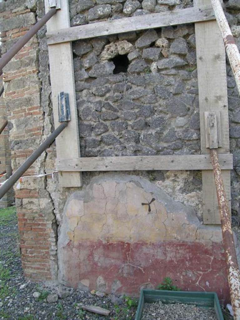 VI.8.21 Pompeii. June 2005. Wall on south-west side of tablinum, with peristyle of VI.8.20, on left. Photo courtesy of Nicolas Monteix.
