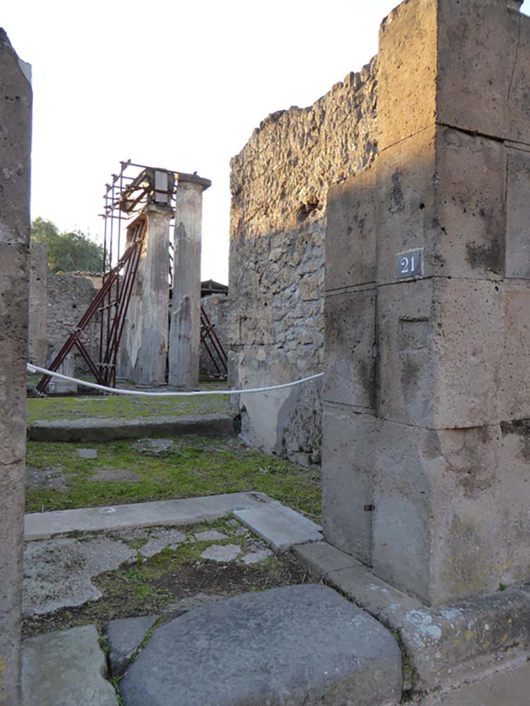 VI.8.21 Pompeii. January 2017. Looking north-west towards entrance vestibule.
Foto Annette Haug, ERC Grant 681269 DÉCOR.