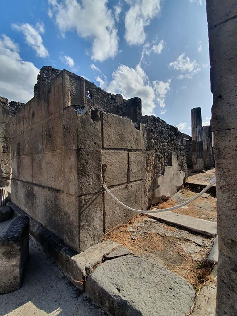 VI.8.21 Pompeii. September 2019. Looking towards south side of entrance doorway.
Foto Annette Haug, ERC Grant 681269 DÉCOR.