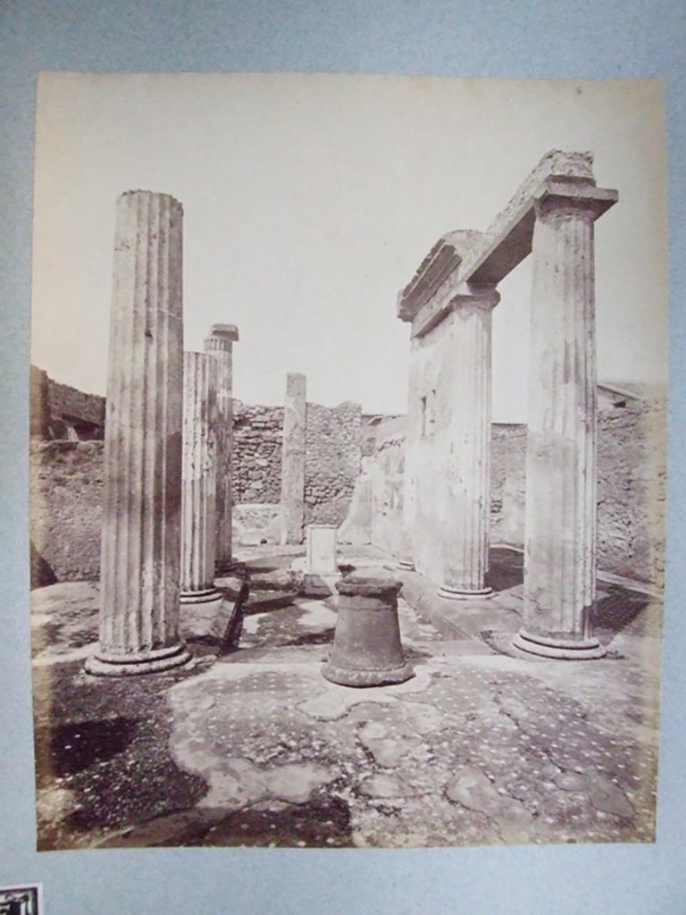 VI.8.21 Pompeii. Pillared atrium with opus signinum floor.
Old undated photograph courtesy of the Society of Antiquaries, Fox Collection.