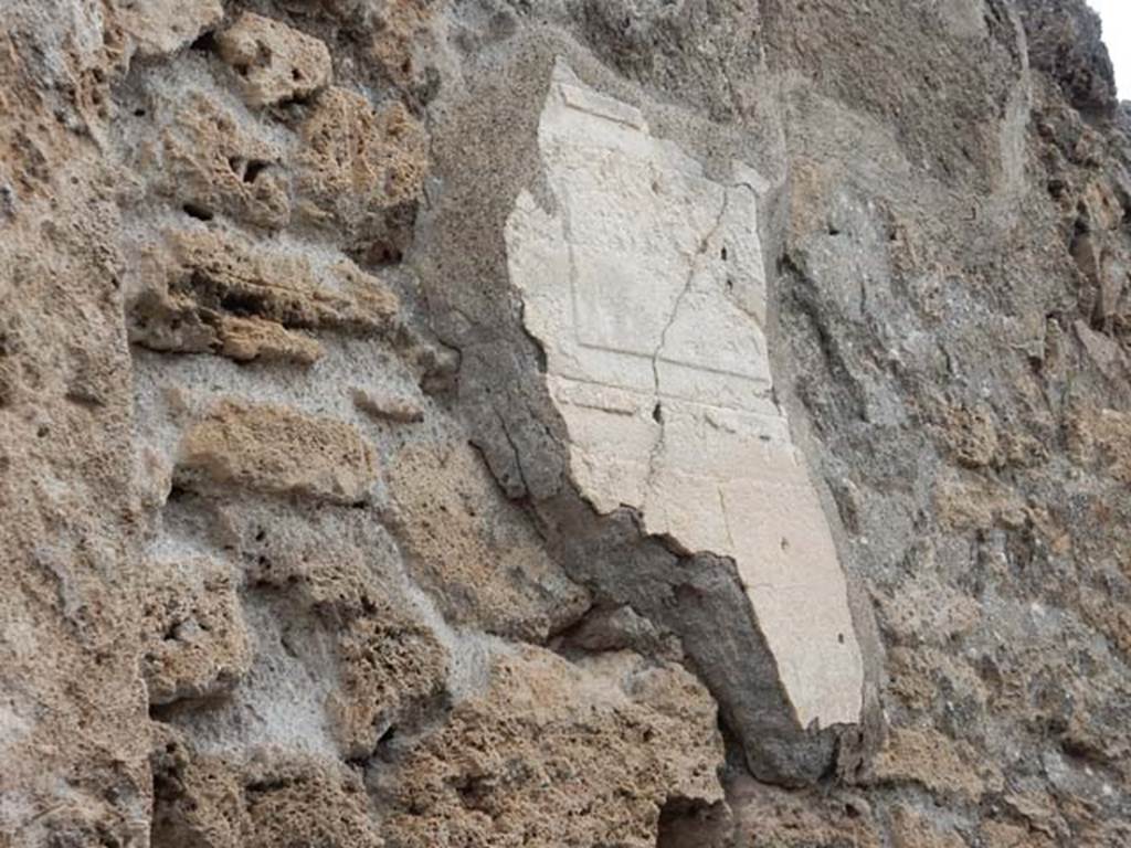 VI.8.22 Pompeii. May 2017. Detail of remaining stucco on north wall of room 2, on south side of entrance. Photo courtesy of Buzz Ferebee.