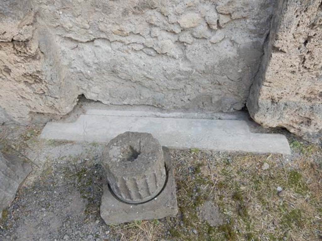 VI.8.22 Pompeii. May 2017. Sill of first blocked doorway or recess.
Photo courtesy of Buzz Ferebee.