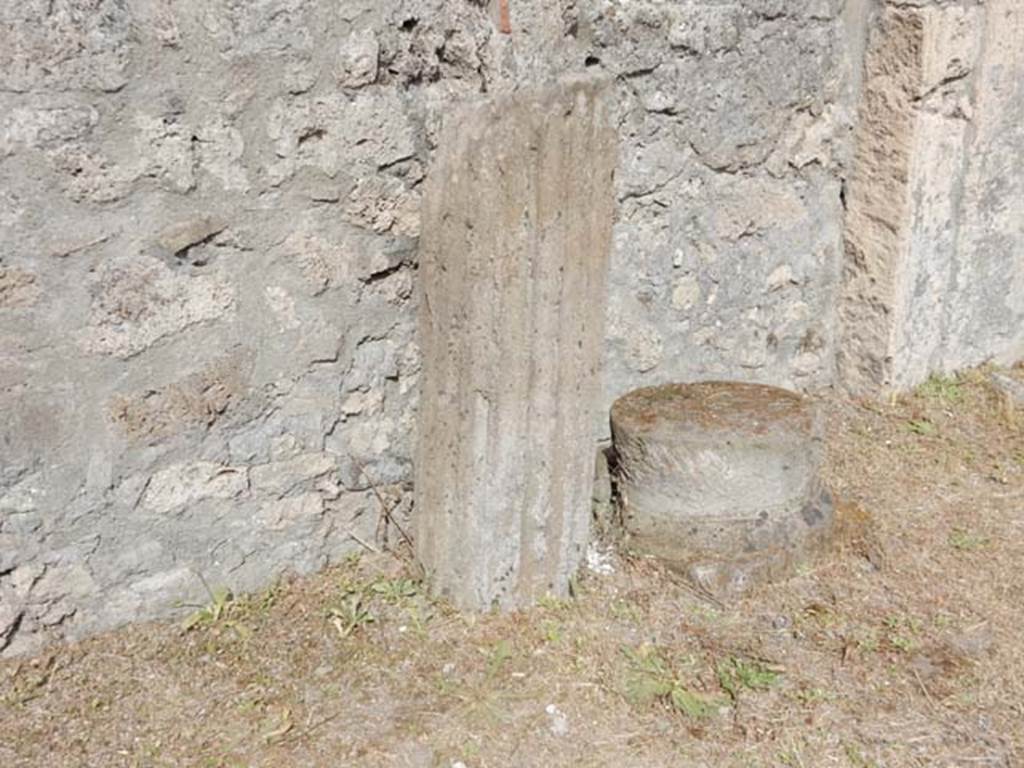 VI.8.22 Pompeii. May 2017. Detail of remains of column and base in the south-west corner of the atrium. Photo courtesy of Buzz Ferebee.