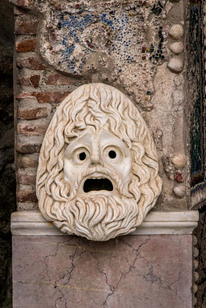 VI.8.22 Pompeii. January 2019.
Hollow marble mask on south side of fountain. Photo courtesy of Johannes Eber.