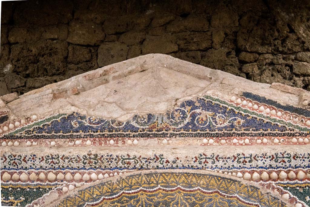 VI.8.22 Pompeii. January 2019. Detail from top of fountain. Photo courtesy of Johannes Eber.