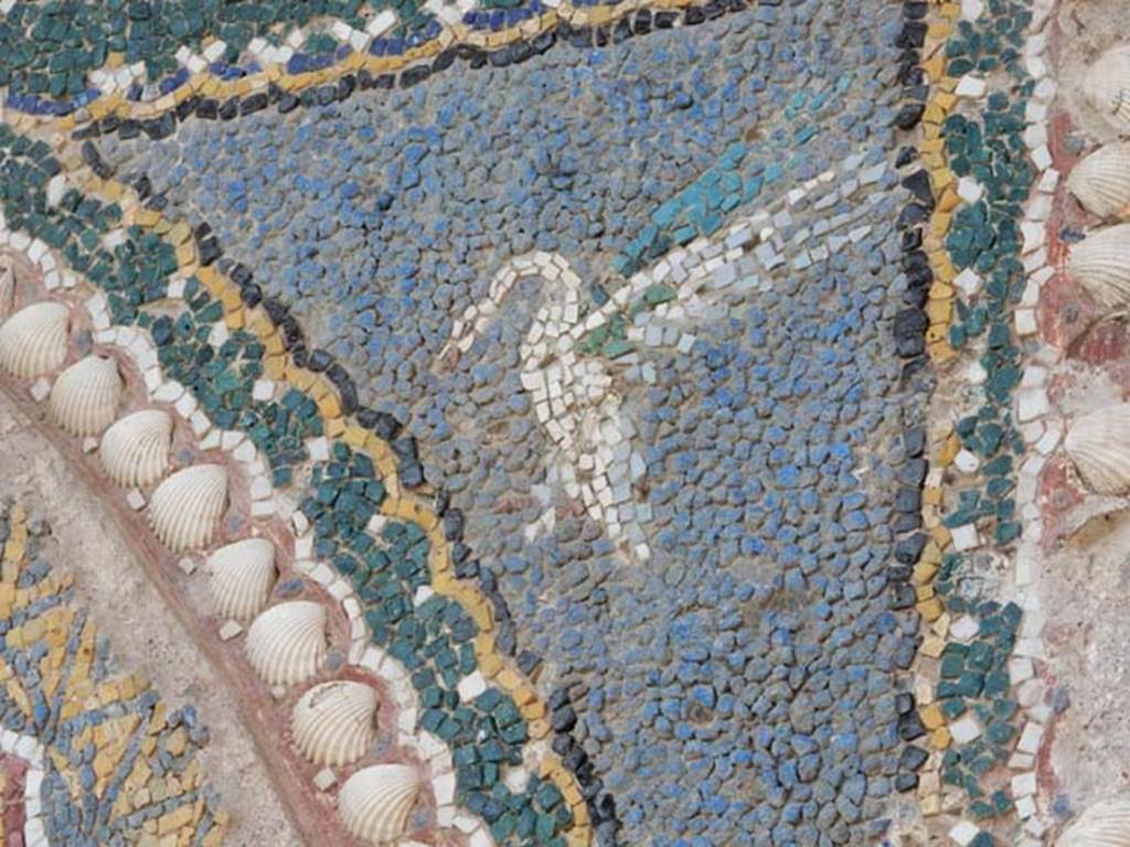 VI.8.22 Pompeii. May 2017. Detail of shell and mosaic from north end of fountain.
Photo courtesy of Buzz Ferebee.