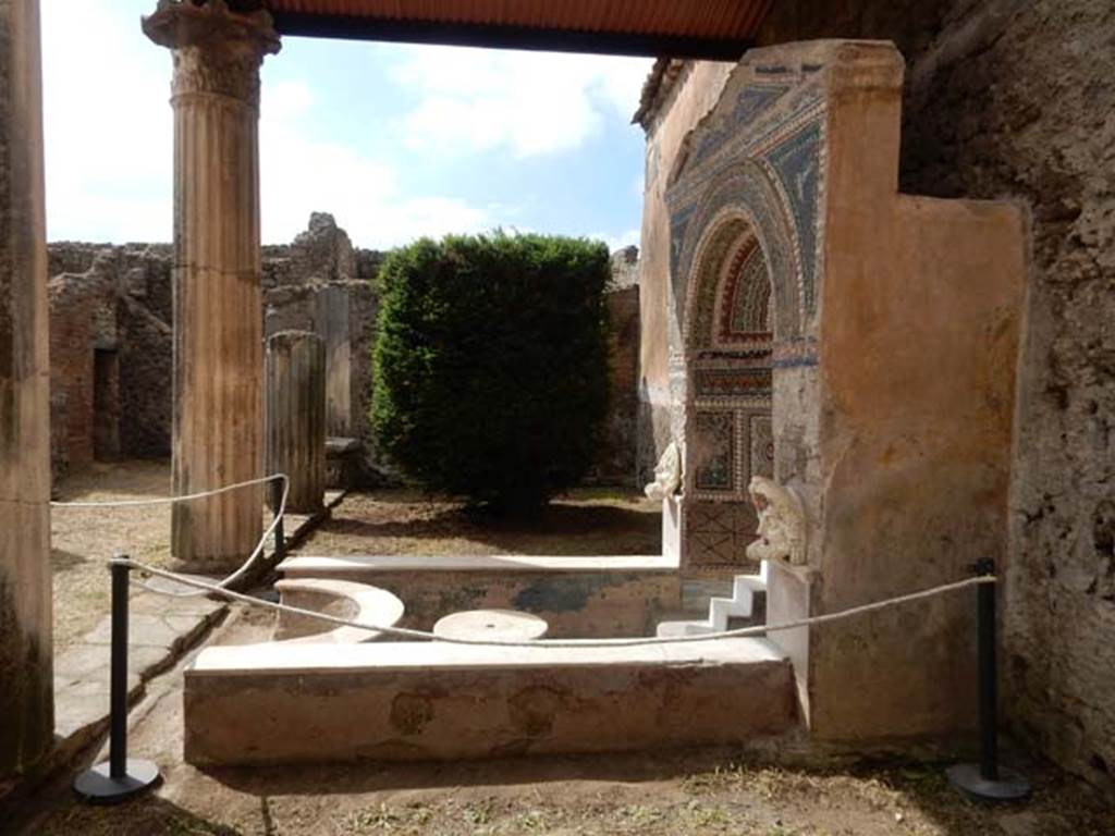 VI.8.22 Pompeii. May 2017. Looking south towards side of fountain. Photo courtesy of Buzz Ferebee.