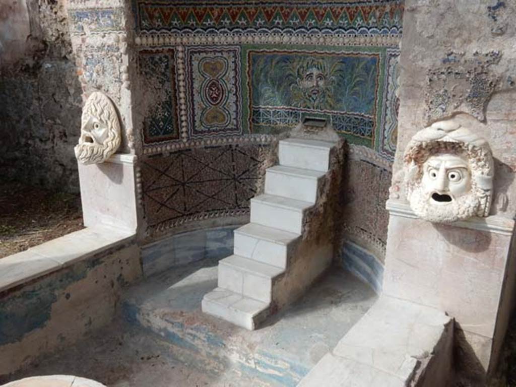VI.8.22 Pompeii. May 2017. Centre panel of a mask of a river god surrounded by plants. Underneath is the opening for the water which then fell down the marble steps into the pool below. Photo courtesy of Buzz Ferebee.