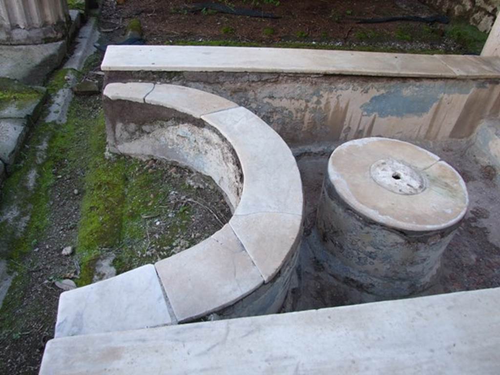 VI.8.22 Pompeii. March 2009. East end of pool of large fountain topped with white marble. The remains of blue paint can be seen on the walls.