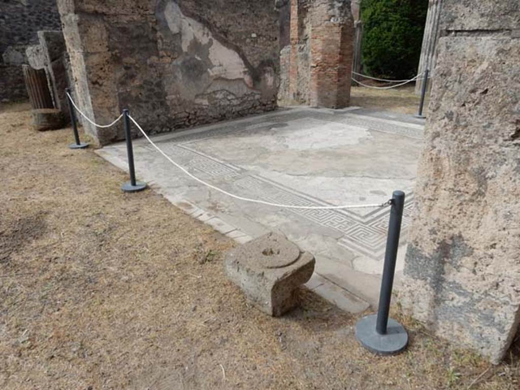VI.8.22 Pompeii. May 2017. Looking south-west across floor in tablinum towards doorway to oecus. Photo courtesy of Buzz Ferebee.