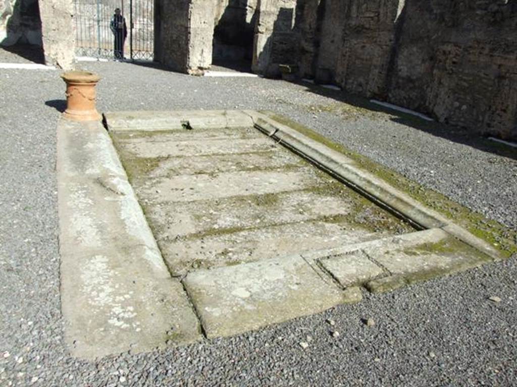 VI.8.22 Pompeii. March 2009. Room 1. Atrium. Looking east across the impluvium.
