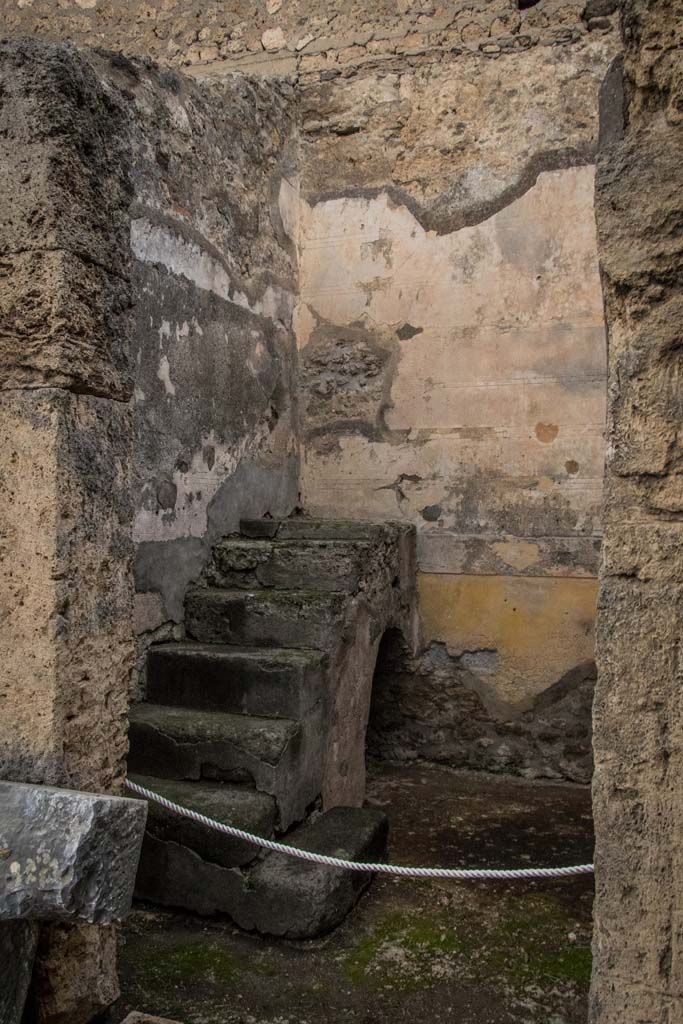 VI.8.22 Pompeii. January 2019.
Doorway to room 18, with stairs in north-west corner. Photo courtesy of Johannes Eber.