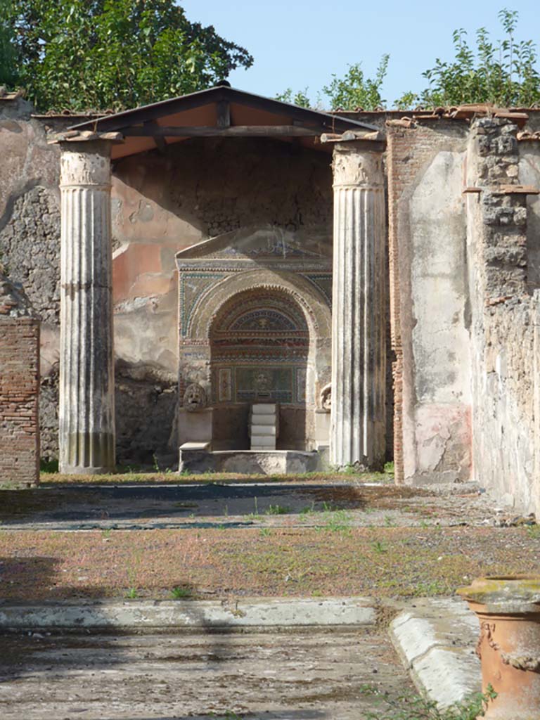VI.8.22 Pompeii. October 2014. Looking west across impluvium in atrium
Foto Annette Haug, ERC Grant 681269 DÉCOR.