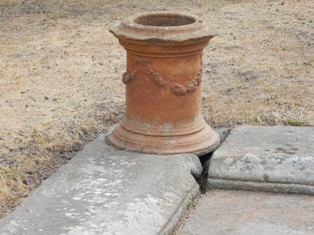VI.8.22 Pompeii. May 2017. West side view of terracotta puteal on north-east corner of impluvium.
Photo courtesy of Buzz Ferebee.