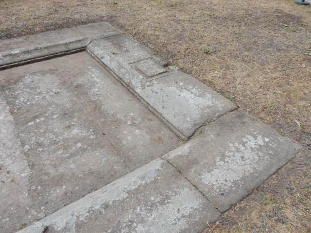 VI.8.22 Pompeii. May 2017. West end of impluvium.
Photo courtesy of Buzz Ferebee.