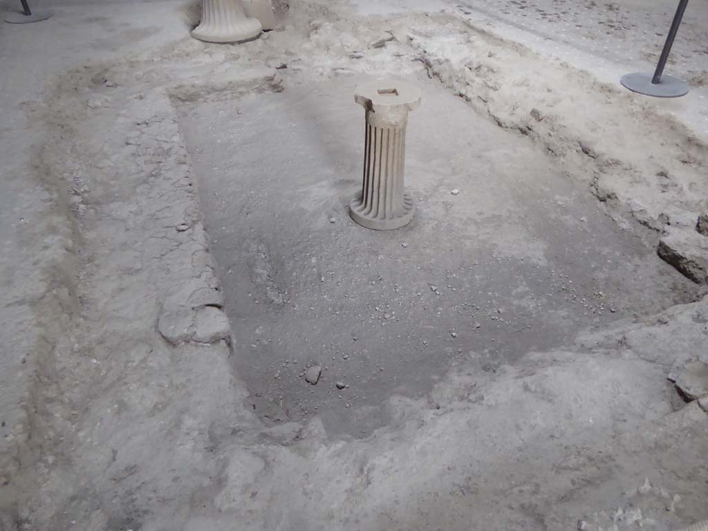 VI.8.23 Pompeii. September 2017. Looking west across impluvium in atrium.
Foto Annette Haug, ERC Grant 681269 DÉCOR.